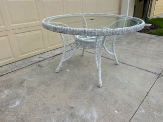 Almost New Wicker Patio Table
