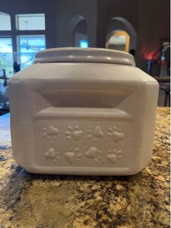 Pet Food Storage Container **LIKE NEW**