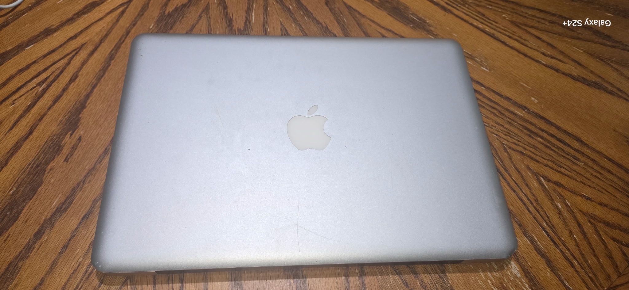 Apple MacBook (older Model)