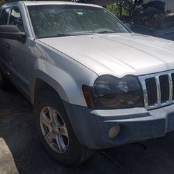 2005 Jeep Cherokee FOR PARTS ,TAILGATE,BUMPER, DOORS, LIGHTS AND MORE, PLEASE CALL OR TEXT