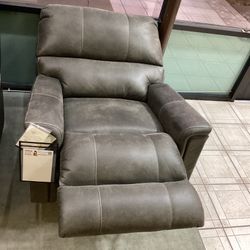 Navi Rocker Recliner
