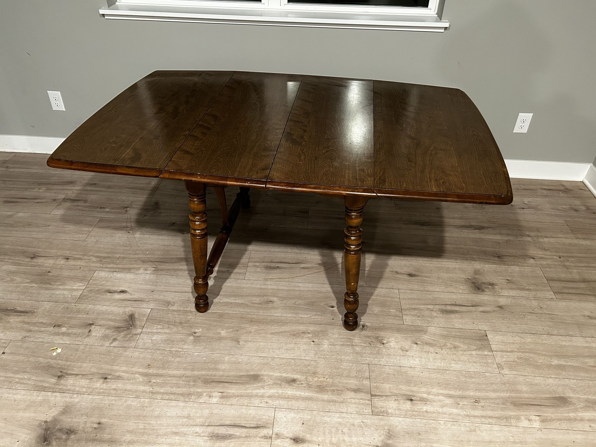 Dining (Foldable)Table for 4-6 Kitchen Table with Wood Sintered Table Top.