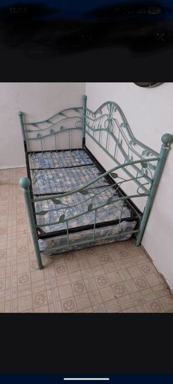 DAY BED-FRAME ONLY NO MATTRESS -PICK UP ONLY-LOCATED IN EL MONTE -$60