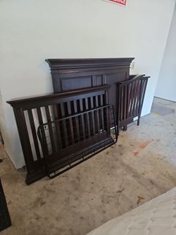 Baby cache Pali Enna Forever Crib collection