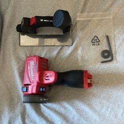 Milwaukee Fuel Compact Saw