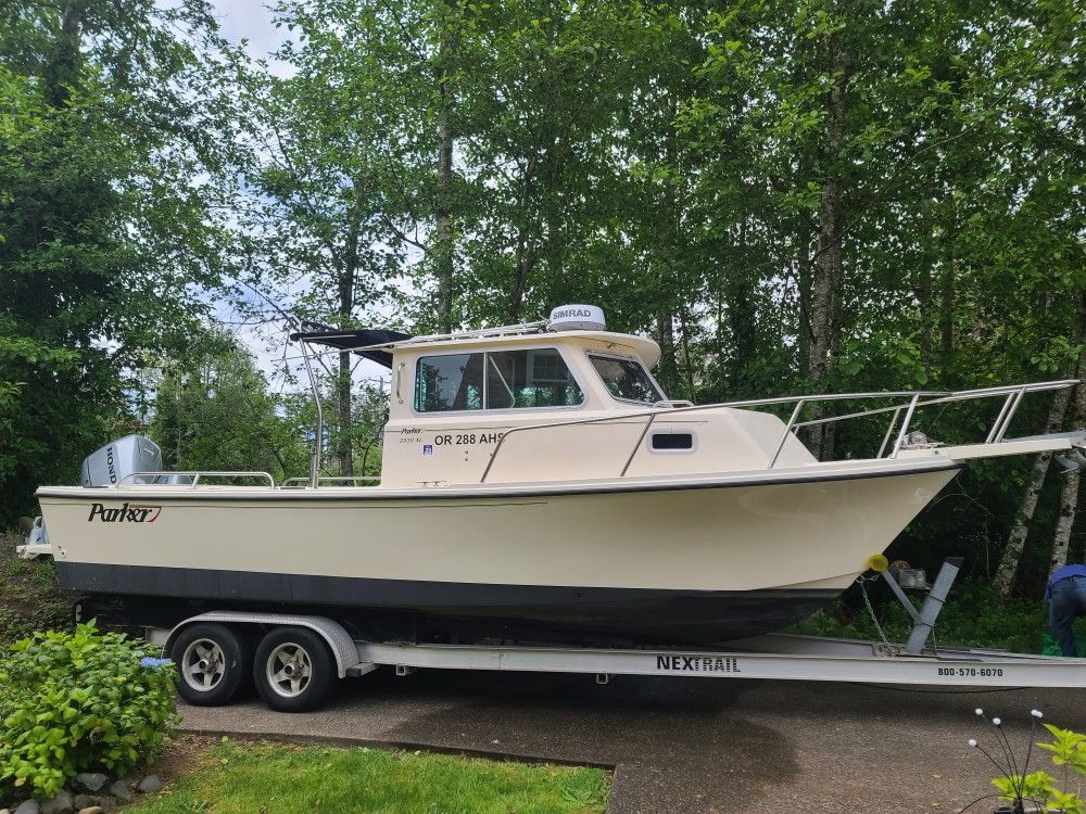 2004 Parker 2520 XL Sport Cabin