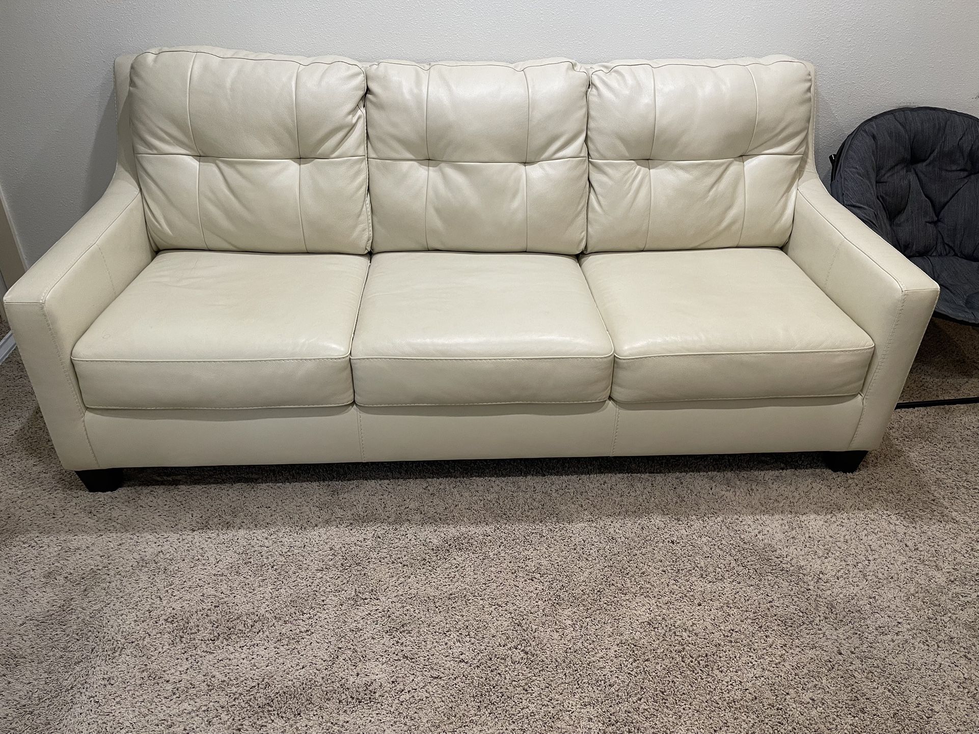 ++ Beautiful White Leather Sofa Bed ++