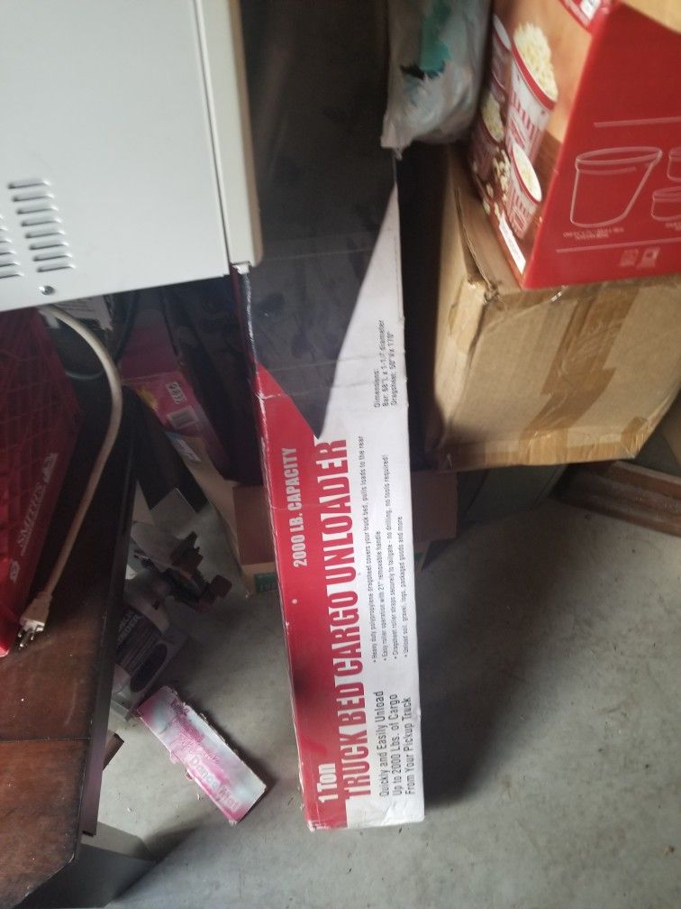 Truck Bed Cargo Unloader 2,000lbs