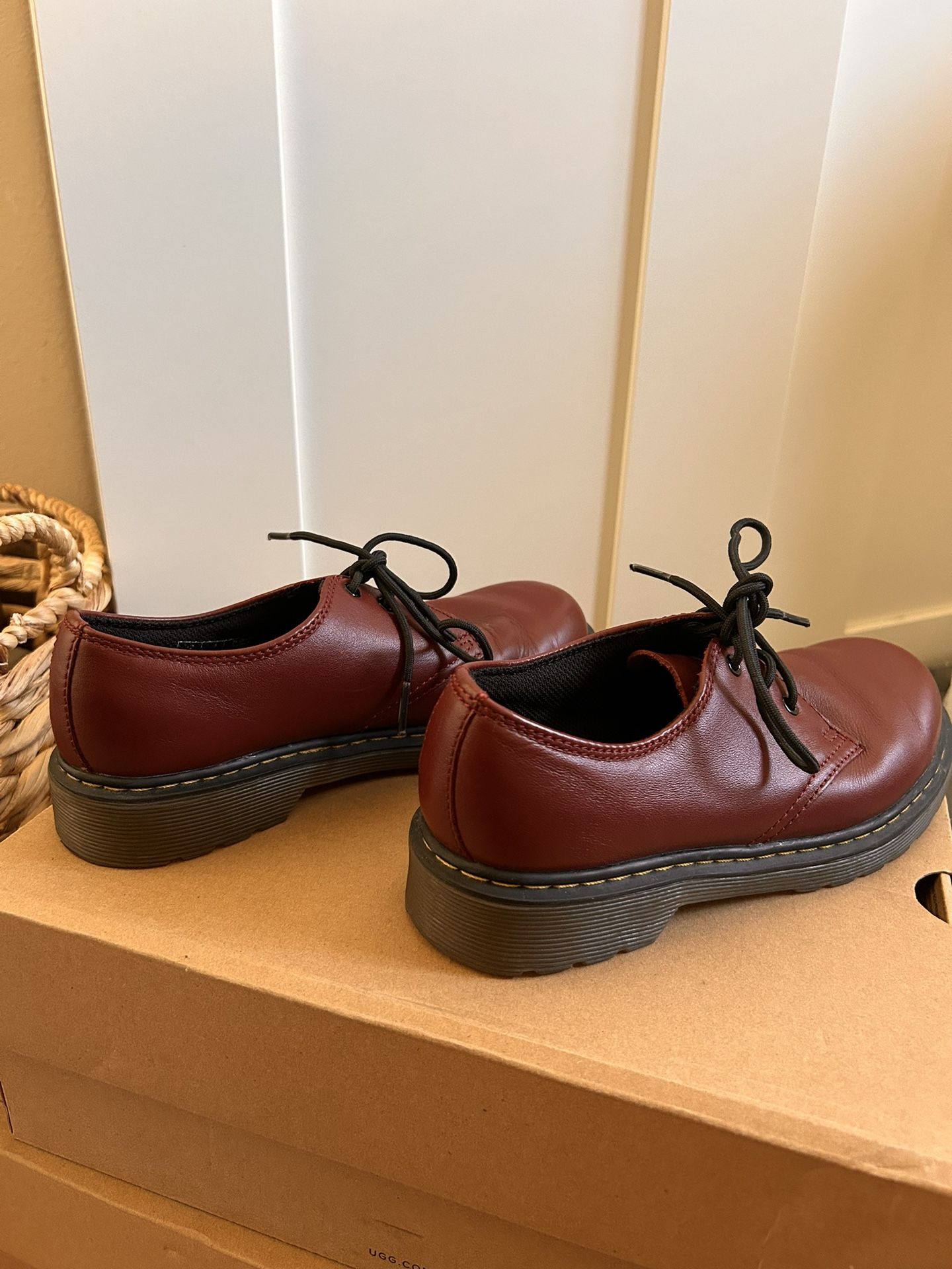 Dr. Martens 1461 or Cavendish 3-eye leather oxford shoes in 