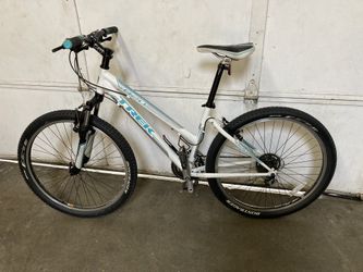 schwinn kempo bicycle I love my Kempo. I know it's a walmart bike, but I've had it for 1 1/2  years and mostly use it to get to work here and there, sometimes trails. :
