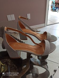 Zapatos # 7 plateados una sola puesta $7