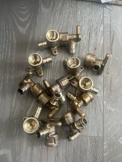 Propex Brass drop ear elbow 1/2"pex x 1/2" fip