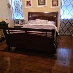 Queen Bad  Colchones No Incluidos 