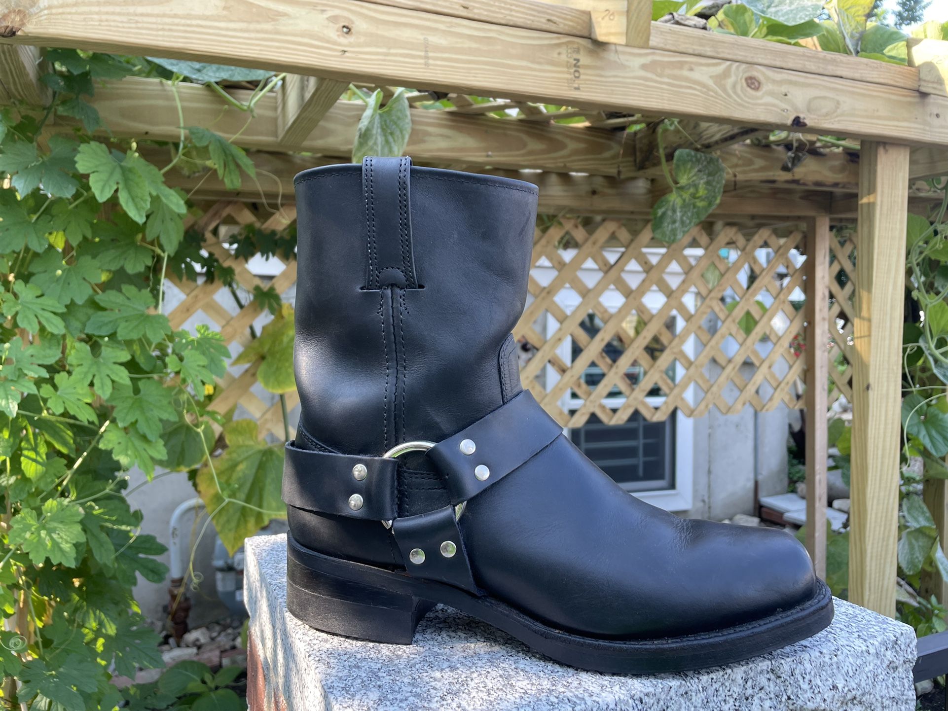 Frye hotsell boots boston