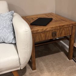 End table / Bedside Table