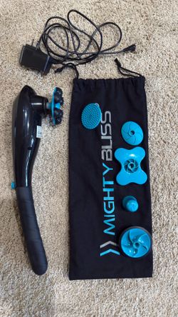 Massage gun with accessories and bag