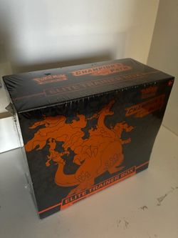 Champion's Path Elite Trainer Box - Champion's Path (CHP)