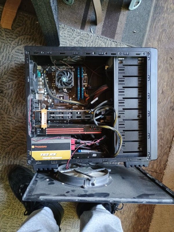 Awesome Gaming Computer With Crossfire Dual Video Cards Needs Operating System