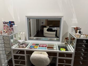 Impressions Vanity Table Set