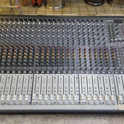 Mackie Onyx 24.4 24-Channel Analog Live Sound Console