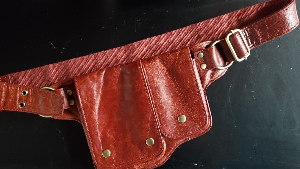 MOTHER'S DAY SPECIAL!!!  VINTAGE Red Leather Vicenzo Hip/Belt Bag / Fanny Pack