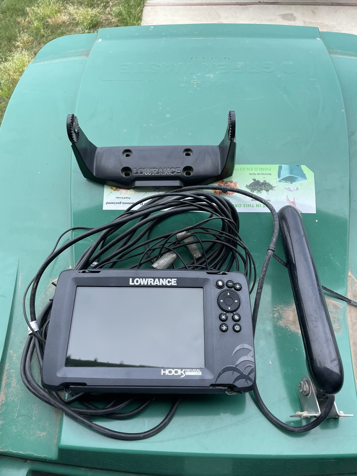 Lowrance Fish Finder