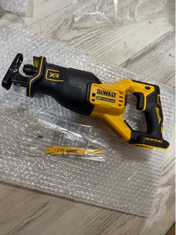 New DEWALT 20V MAX Cordless Brushless Reciprocating Saw (Tool Only)