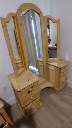 wooden chest with folding mirrows