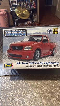 Revell '99 Ford SVT F-150 Lightning Model Kit