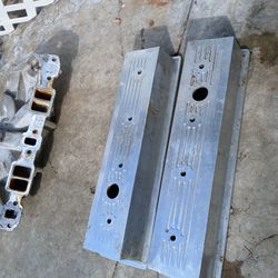 CHEVY SB CENTEER BOLT ALUMINUM VALVE COVERS!!! 100$