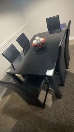 6 seat dinning table and chairs $175