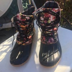 Nice boots size 8 only $15 firm