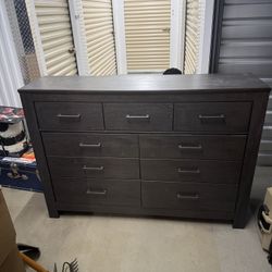 Dresser 
