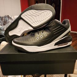 Size 13 - Jordan Max Aura 5 Black Metallic Gold