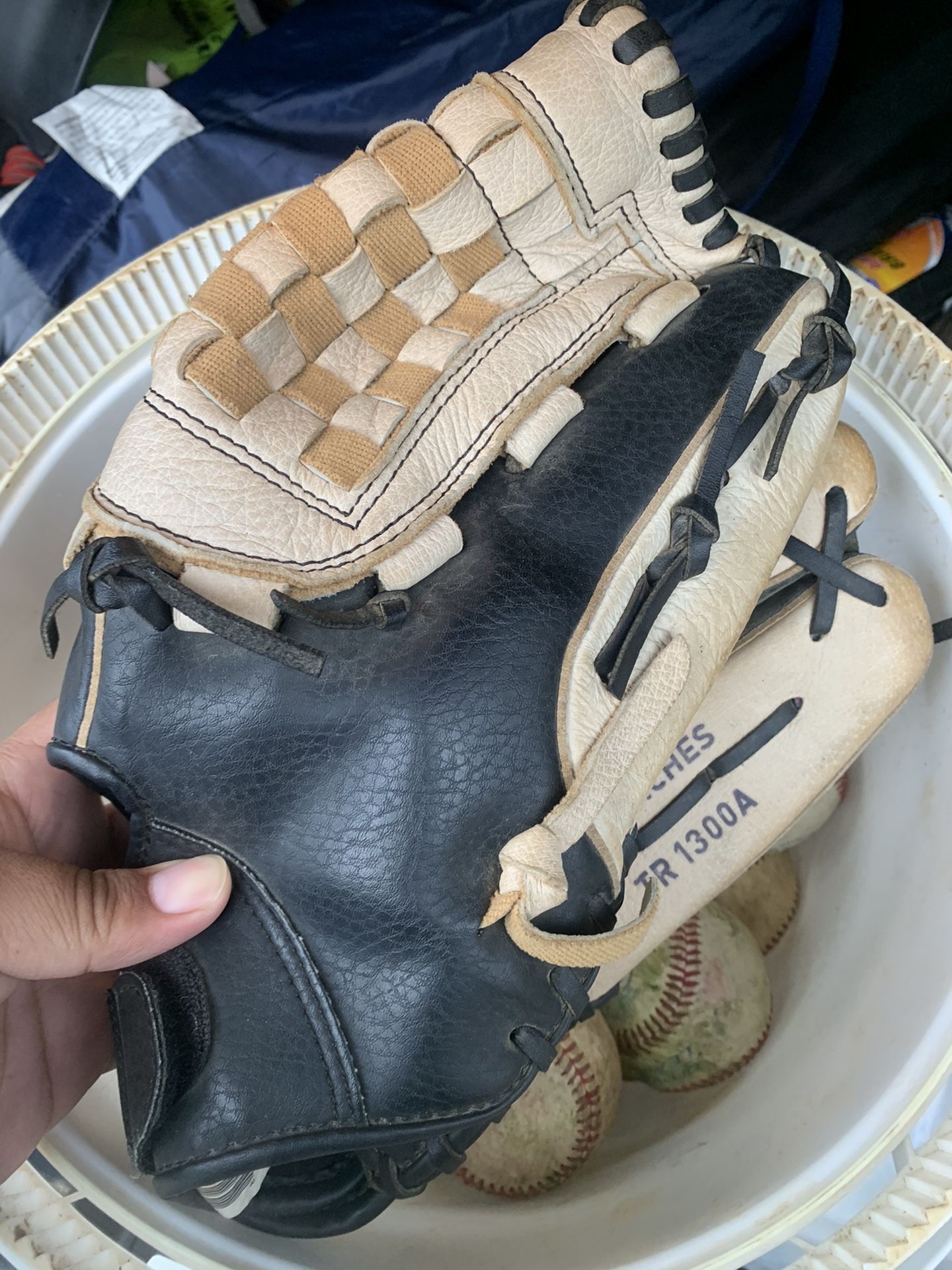 Baseball glove forsale 13Inch