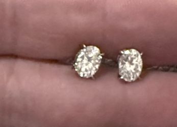 Oval Diamond White Gold 14 Kt Post 2 Ctw New 