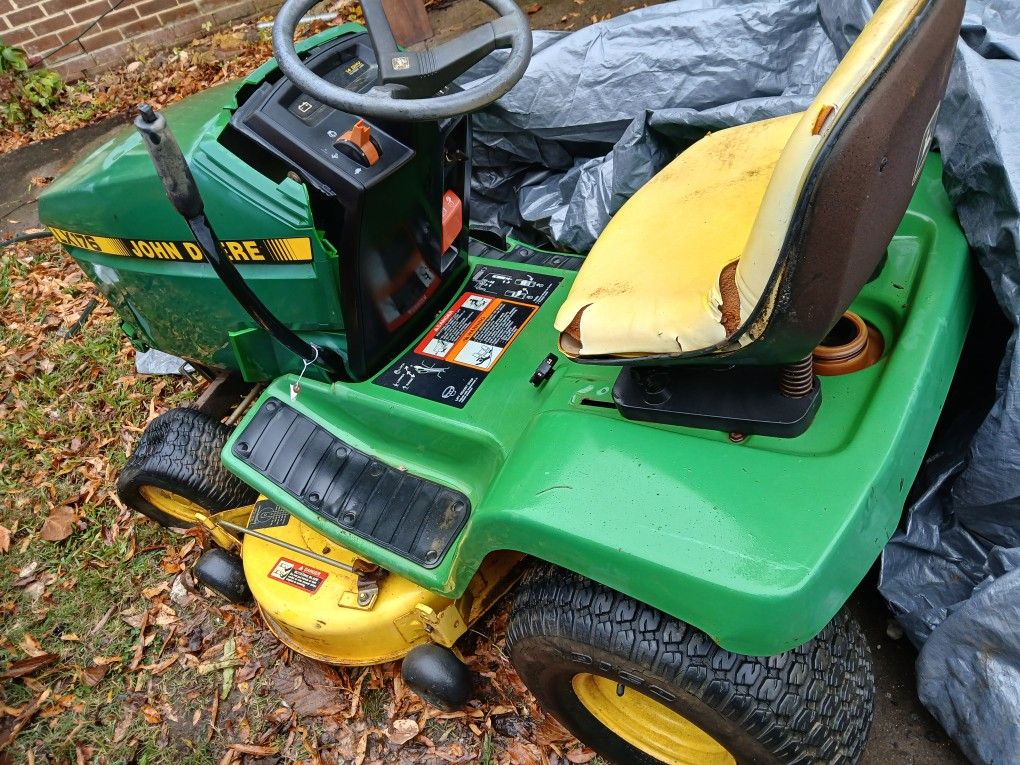 John Deere Rifding Mower