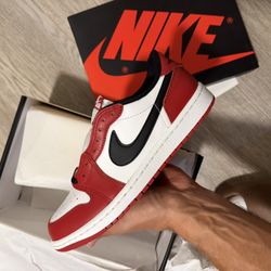 Jordan 1 Low OG Chicago Size 8.5