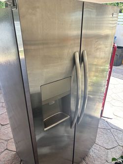 Frigidaire Stainless Steel Side-by-Side fridge