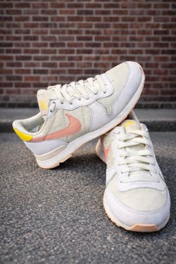 Nike Internationalist White Orange Pink Womens Athletic Shoes Size 6.5