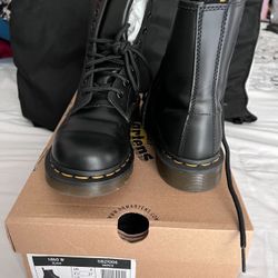 Dr. Martens Black Boots Sz. 6
