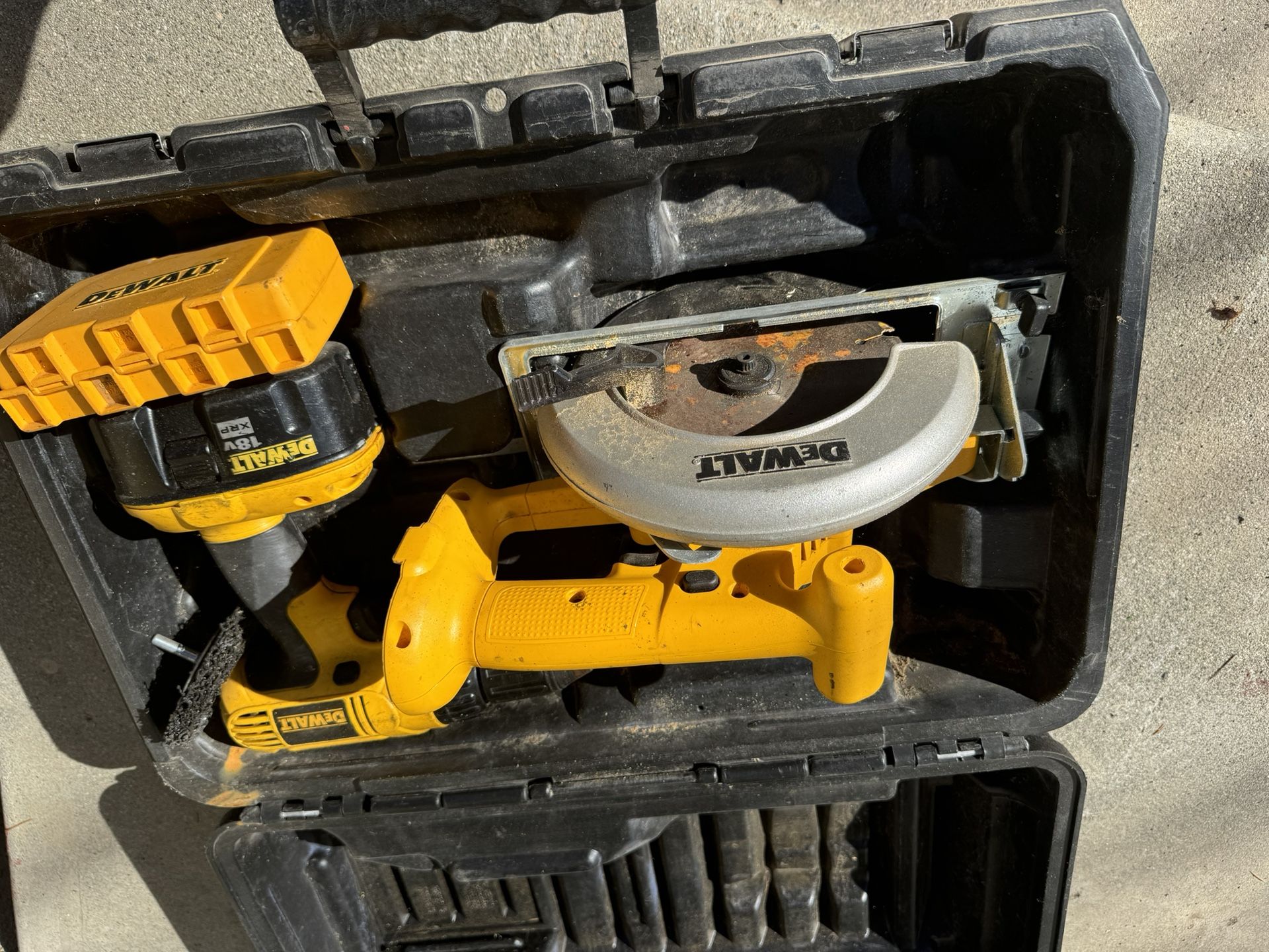 For Sale Drill And Saw De Walt 18volts Missing The Charger