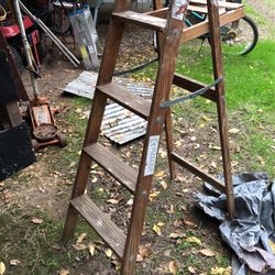 5 Ft Wooden Ladder