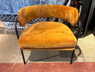 SOFACOMPANY Modern Velvet Lounge Chair in Rusty Orange