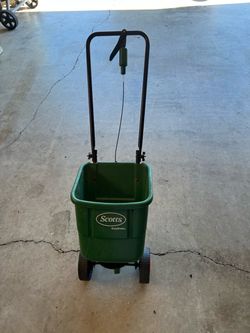 Scotts EasyGreen Rotary Spreader