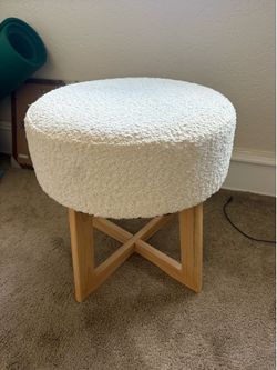 Cream stool/ottoman