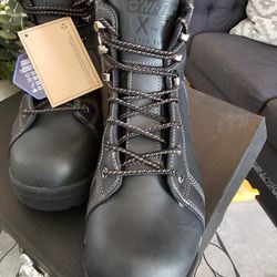 Hi-Tec Mens Black Leather Workboot Soft Toe Size 9 1/2 New In Box.  Waterproof 