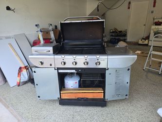 5 burner Commecial Char-Broil grill  with propane tank $225