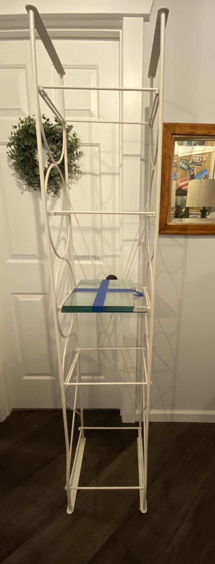 Metal Display Shelf Tower