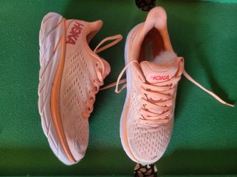 Women's Hoka One One Clifton 8 - Size 7.5 (Great Condition)